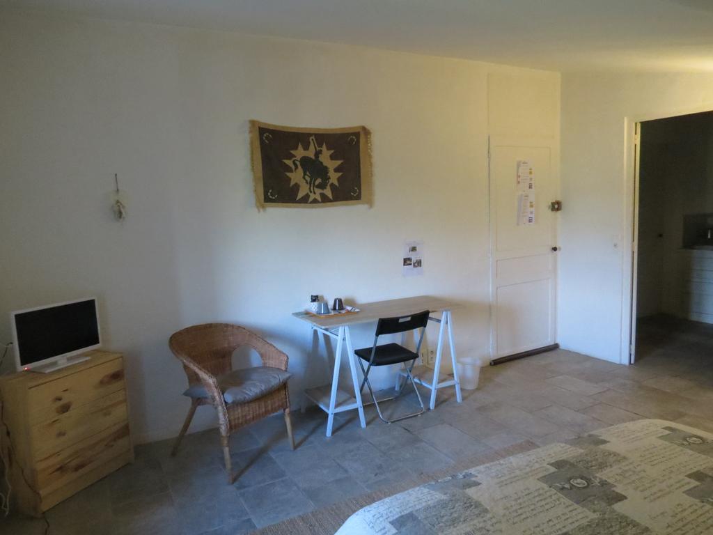 B&B Mas Les Lecques Beaucaire  Exterior photo