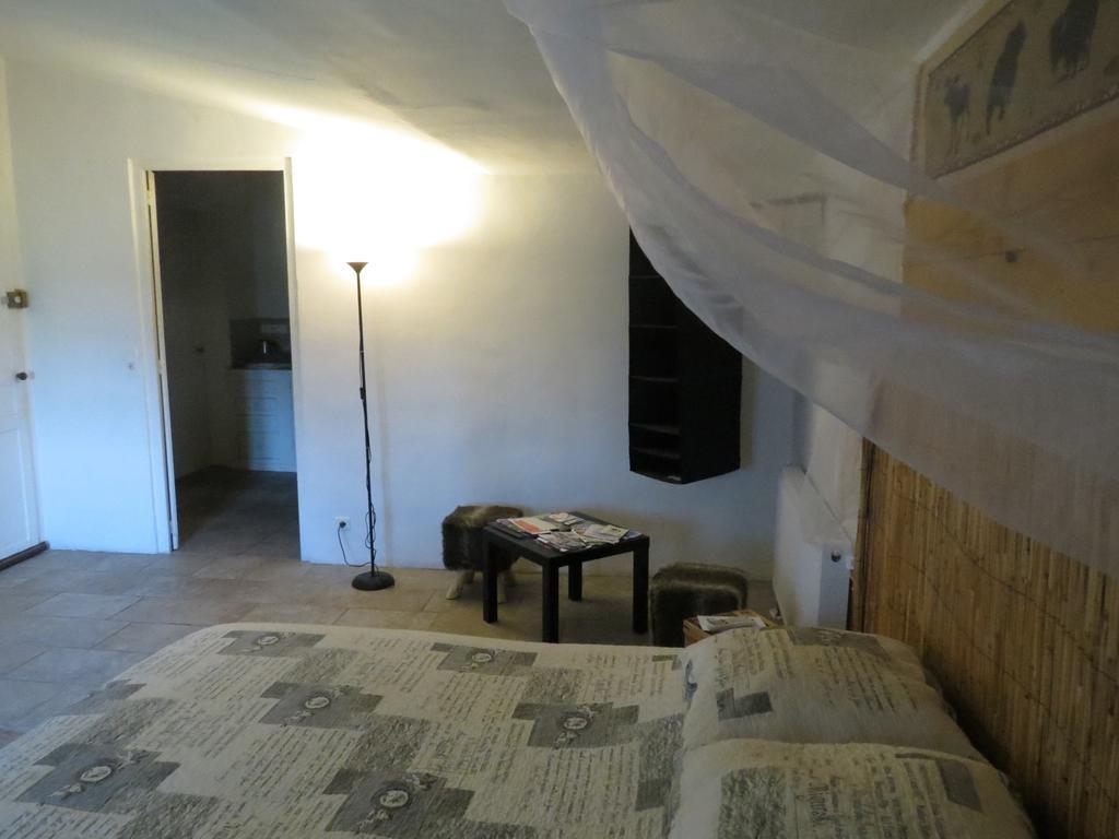 B&B Mas Les Lecques Beaucaire  Exterior photo