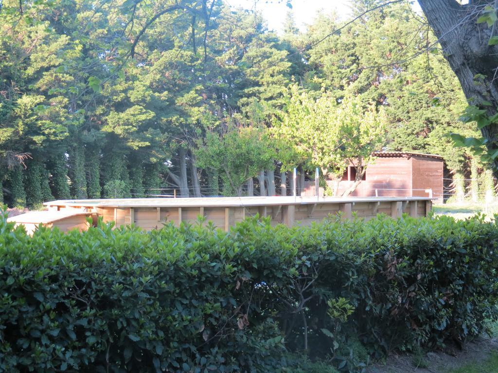 B&B Mas Les Lecques Beaucaire  Exterior photo